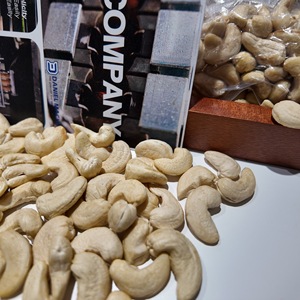 Noix de cajou bio d'Afrique, calibre W240, grande qualité, nettoyées, 100% biologiques, en vrac, export pour l'industrie alimentaire mondiale - Product Image 2