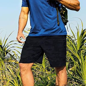 กางเกงขาสั้นลำลองสำหรับผู้ชายพร้อมดีไซน์ตามสั่งแห้งเร็วสำหรับใช้ในบ้านหรือกลางแจ้งลายทึบ - Product Image 3