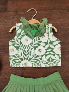 Ensemble Lehenga Choli Plissé à Volants Sans Manches Vert Pista Shoryam Fashion pour Filles, Tenue Ethnique Festive Longue jusqu'au Sol à Bordure Festonnée - Product Image 2