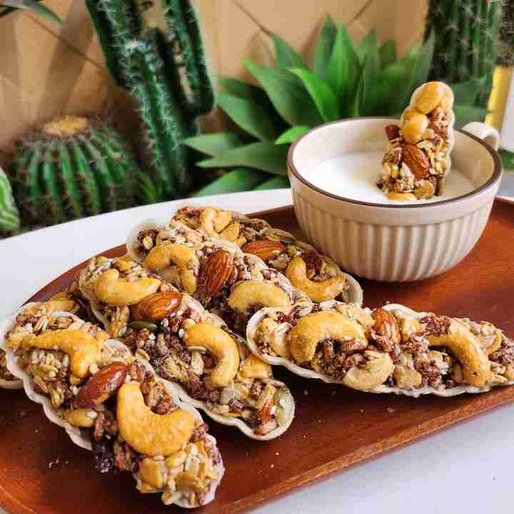 Nutritional Food Mixed Boat Cake with Almonds Cashews Pumpkin Seeds Brown Rice Oats Nutritious Breakfast Cereal