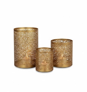 Juego de 3 Portavelas de Metal Dorado Estilo Marroquí, Acabado Antiguo, Diseño Calado, Faroles Votivos para Decoración del Hogar - Product Image 1