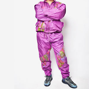 2025 Veste coupe-vent personnalisée à la mode pour les femmes | Vêtements de sport de plein air légers et imperméables parfaits pour les marques et les détaillants - Product Image 3