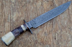 Couteau Bowie de chasse fait à la main avec acier damas et manche en os coloré personnalisable OEM par KNIVES MAKER - Product Image 2