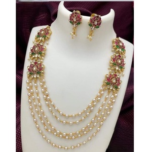 Ensemble de collier à pendentif multicouche de luxe Long Haram de qualité supérieure pour les femmes pour la fête de mariage en laiton principal comprend des boucles d'oreilles - Product Image 1