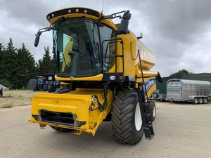 Moissonneuse-batteuse d'occasion New And Holland TC5070 à vendre - Product Image 2