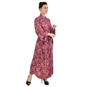 Kimono de Satén Estilo Boho Chic para Mujer, Rojo y Blanco con Diseño Floral Paisley, Regalo de Aniversario Lujoso 'Regal House', Bata de Playa - Product Image 3