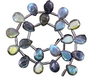 Perles de pierres précieuses de Labradorite naturelle 21 pièces de bonne qualité en forme de poire à facettes bleu Flash Briolette perles de pierre en gros - Product Image 1