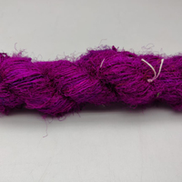 Fil de soie sari recyclé 100% écologique Technique de filage naturel pour coudre le tricot à la main Tissage Broderie Caractéristiques Fil teint