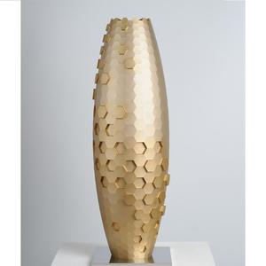 Vase végétal doré et vase à fleurs design idéal pour la décoration intérieure personnalisé fait à la main meilleur décor intérieur et design fait main - Product Image 2