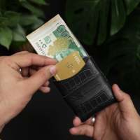 Dompet Kartu Kredit Pria Kulit Buaya Hitam Premium Buatan Tangan Model Bifold Seumur Hidup