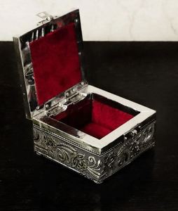 กล่องเครื่องประดับโลหะสำหรับตกแต่งดีไซน์ใหม่สำหรับรักษาเครื่องประดับที่หรูหราในราคาขายส่งและดีไซน์หรูหรา - Product Image 2