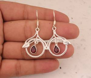Pendientes de plata granate hechos a mano en estilo círculo y hoja elaborados en plata de ley 925 sólida perfectos para novia o regalo de boda - Product Image 6