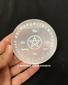 Selenita Luna tallada placa de carga estilo Feng Shui ágata piedra preciosa técnica grabada a mano selenita 75-80mm posavasos de luna llena - Product Image 6