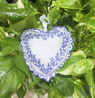 Borsa a bustina di lavanda ricamata all'ingrosso su misura con capesante ricamata borsa a forma di cuore di lino di alta qualità
