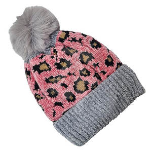 หมวกบีนนี่ขนเฟอร์ราคาดีที่สุดที่ผสมผสานฟังก์ชั่นและแฟชั่นเข้ากับเนื้อผ้านุ่มสบายสำหรับสวมใส่กลางแจ้ง - Product Image 1