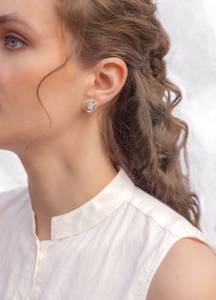 Pendientes de tuerca de piedra lunar de plata de ley delicados hechos a mano estilo moderno delicado para regalo - Product Image 3