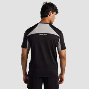 Camiseta Deportiva Ligera Ace 100% Poliéster en Negro-Gris, Diseño de Punto Sólido con Serigrafía para Entrenamiento - Product Image 2
