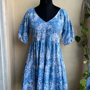 Robe Courte Fluide d'Été Style Babydoll en Coton Imprimé Floral Brodé, Durable et Écologique - Product Image 1