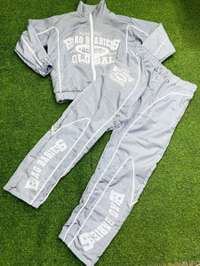 เสื้อแจ็คเก็ตกันลมแบบ unisex ปี 2026 คุณภาพ OEM พร้อมซิป ปักลาย แต่งขอบ  กันน้ำ ระบายอากาศได้ดี น้ำหนักเบา ผลิตในปากีสถาน - Product Image 2