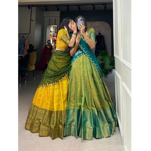 Kanjivaram choli ผ้าไหมที่มีงานทำมือและ dupatta สำหรับงานปาร์ตี้ที่มีจำหน่ายในราคาไม่แพง - Product Image 1