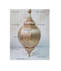 Lanterne suspendue en métal couleur or avec lanterne suspendue de qualité supérieure pour la décoration de mariage et d'événement - Product Image 1