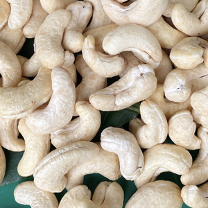 Vente flash, meilleur prix, noix de cajou W180, noix de cajou brutes du Vietnam, haute qualité, emballage de marque privée disponible, SANTIGO - Product Image 1