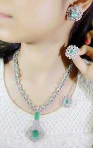 Nouvel arrivage de collier élégant en diamant américain serti de boucles d'oreilles assorties pour les femmes bijoux de fête de mariage pour les femmes - Product Image 3