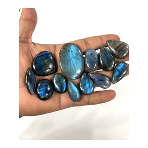 Pierre précieuse naturelle en feu bleu, cabochon, forme et taille mélangées, environ 20 à 30 mm. - Product Image 1