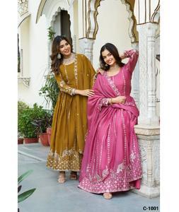 Robes Anarkali traditionnelles indiennes en géorgette, prêtes à porter, avec broderie lourde de sequins et dupatta - Product Image 1