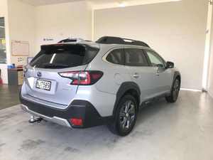 Offre promotionnelle : Subaru Outback 4x4 RHD d'occasion 2021, faible kilométrage, état impeccable - Product Image 3