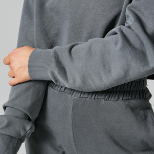 คอลเลคชั่นฤดูหนาว 2025 เสื้อฮู้ดครอปผู้หญิง ผ้าหนานุ่มฟอกสีสไตล์แอซิดวอช ผลิตจากโพลีเอสเตอร์/ผ้าฝ้ายฟลีซ สตรีทแวร์ ดีไซน์ด้านหน้า - Product Image 4