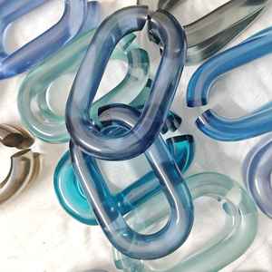 Handcrafted Modern Acrylic Chain Wall Accents Customized Linked Home Decorative Matte Adorable <b>Resin</b> Hanging <b>Resin</b> Crafts - Product Image 3