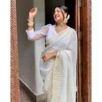 Robe de bal élégante vintage en or sable blanc, longue jusqu'au sol, drapée, style ethnique contemporain, pour occasions spéciales, manches longues