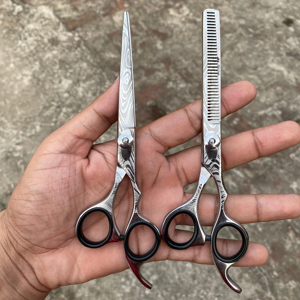 Ciseaux de coiffure pour barbier, beauté et design de mode RTS Damascus Designs, en acier inoxydable 440C, lame gauche, pointe aiguisée - Product Image 5