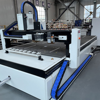 Machine de fraisage CNC 3 axes ATC 1325 avec changeur d'outils automatique pour la découpe et la gravure de meubles, d'armoires, de MDF, d'acrylique et de bois