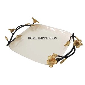 Bandeja de servicio de metal de calidad superior recubierta de polvo de color blanco con mango de diseño de hojas de color chapado en oro y negro - Product Image 1