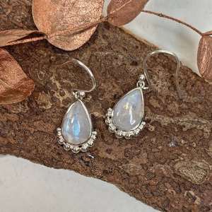 Pendientes Budistas de Cornalina Renovada, Latón Plateado, Joyería Vintage Hecha a Mano, Certificado IGI, HARI OM CREATIONS, Temporada de Verano - Product Image 1