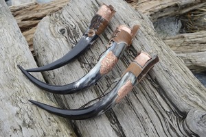 Cuerno de cerveza vikingo pulido extra grande hecho de cuerno de vaca real con soporte de madera desmontable y borde de latón para los amantes del hidromiel - Product Image 6