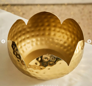 Bols et plateaux en métal modernes de luxe avec design de plantes/fleurs pour comptoirs de décoration intérieure dessus de table salade fruits noix bols arabes - Product Image 1