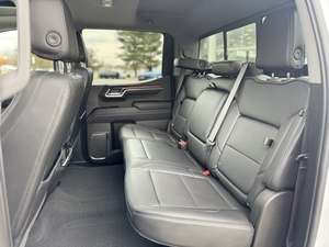 Super White 2024 GMC Sierra 1500 Denali Crew Cab 4WD Volante a la Izquierda Techo Solar R18 Arranque Remoto Asientos de Cuero Paquete Premium Cromado - Product Image 6