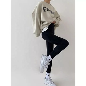 2023 última ropa de calle con estilo entrenamiento letra impresa color personalizado cuello redondo sudadera casual suelta manga larga tops para mujeres - Product Image 2