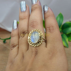 แหวนมูนสโตนสีฟ้าธรรมชาติ แหวนเงินแท้ 925 ประดับด้วยทองเหลือง แหวนมูนสโตน ของขวัญเครื่องประดับสำหรับผู้หญิงและผู้ชาย - Product Image 2