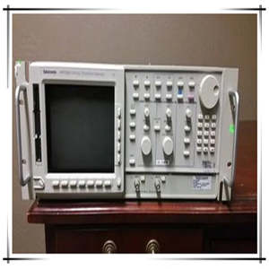 Générateur de formes d'onde arbitraires et source de signaux sinusoïdaux Tektronix AWG520 d'occasion - Product Image 5