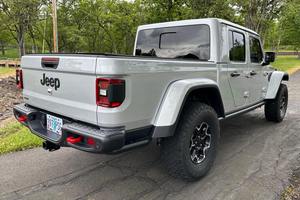 Voiture d'occasion fiable, Jeep Gladiator Rubicon 4x4 Turbodiesel V6, 4 roues motrices, modèle 2023 - Product Image 3