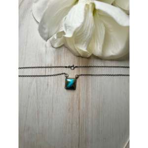 Collier Judith Dixon Kingman en turquoise et or 14K/18K avec serti géométrique, bijoux tendance en or rose pour fiançailles - Product Image 2