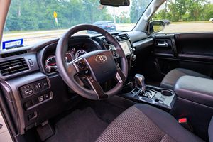 2023 T-O-Y-O-T-AA 4-runner T R D off-road 4x4กระปุกเกียร์อัตโนมัติชื่อสะอาดปราศจากอุบัติเหตุพร้อมส่ง - Product Image 5