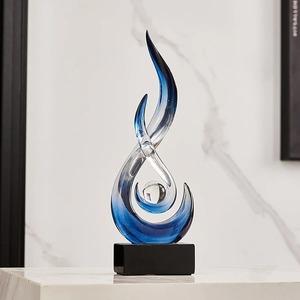 ประติมากรรมโต๊ะแก้วสีน้ำเงินดีไซน์เนอร์ งานศิลปะที่โดดเด่นไม่เหมือนใครสำหรับการตกแต่งภายในสไตล์ร่วมสมัย ผลิตด้วยมือจากอินเดีย - Product Image 1