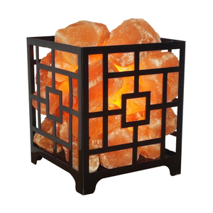 Lampe 100% en morceaux de sel naturel de l'Himalaya avec panier en fer unique Forme personnalisée Artisanat exceptionnel - Product Image 1