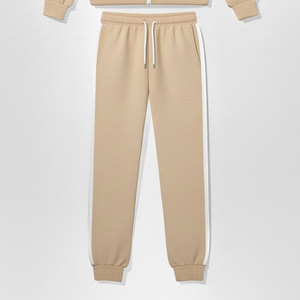 Ensemble de survêtement à capuche personnalisé avec logo, tissu de qualité supérieure, coupe confortable pour les équipes sportives, vêtements décontractés et promotionnels - Product Image 3