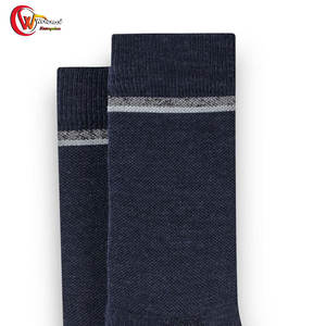 Chaussettes de sport sur mesure pour hommes Chaussettes de football légères et élégantes Chaussettes de sport à prix de vente - Product Image 6